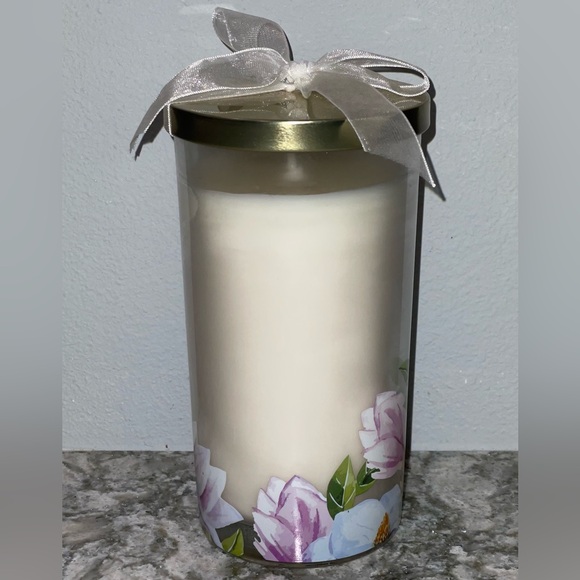 Pier 1 Magnolia Blooms Candle - Picture 2 of 9